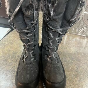 Universal Thread snow boots